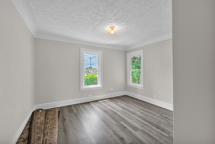More Photos Of 29016 Ford Rd, Garden City Office For Sale