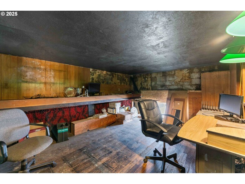 More Photos Of 2043 Sherman Ave, North Bend Bar For Sale