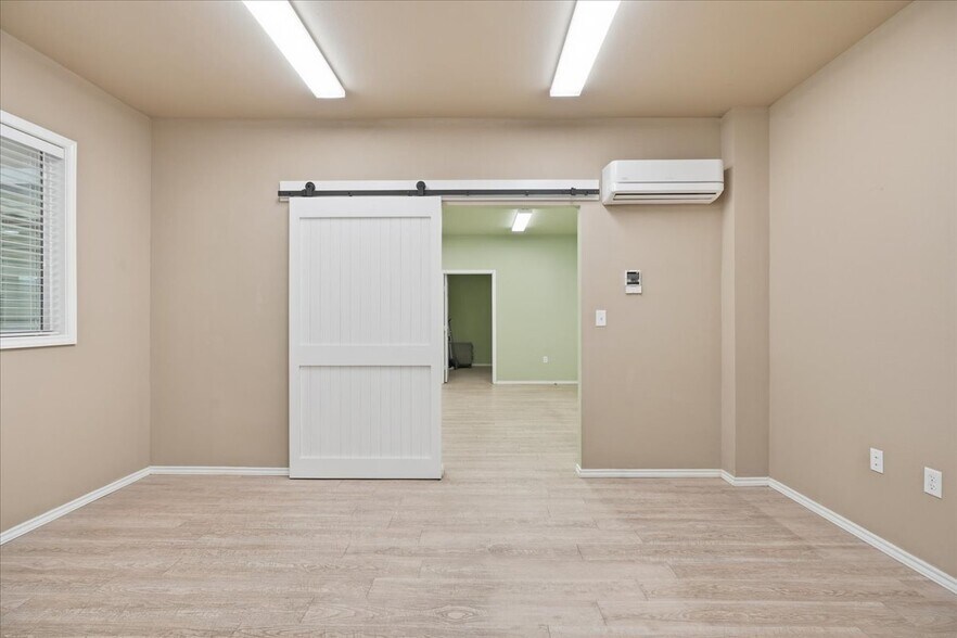 More Photos Of 3118 E Slaton Hwy, Lubbock Showroom For Sale