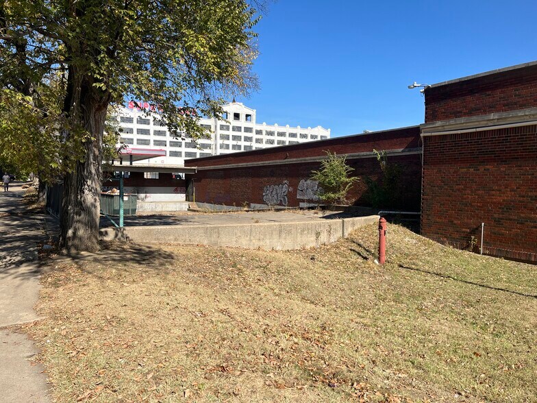 More Photos Of 123 Belmont Blvd, Kansas City Warehouse For Sale