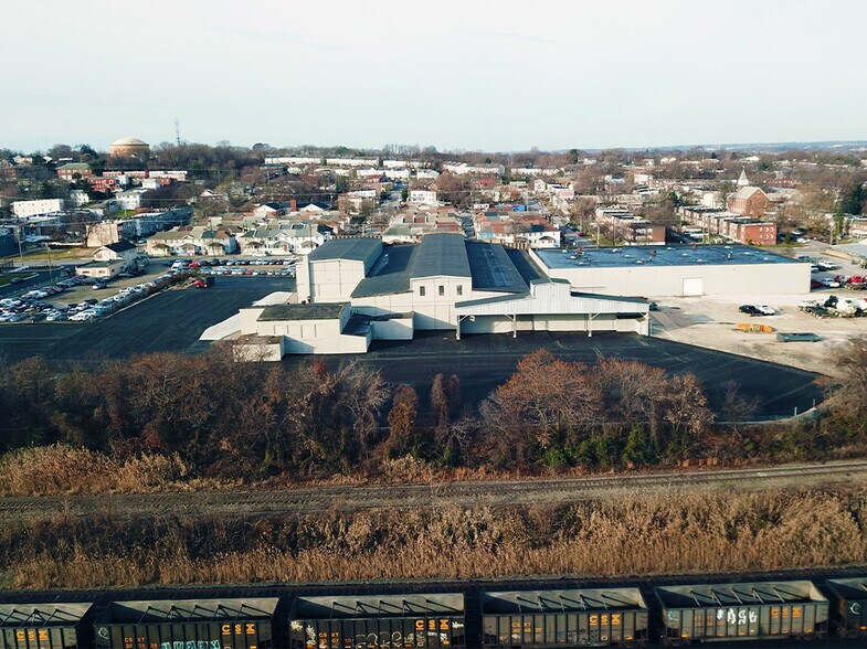 More Photos Of 4101-4221 Curtis Ave, Baltimore Warehouse For Lease