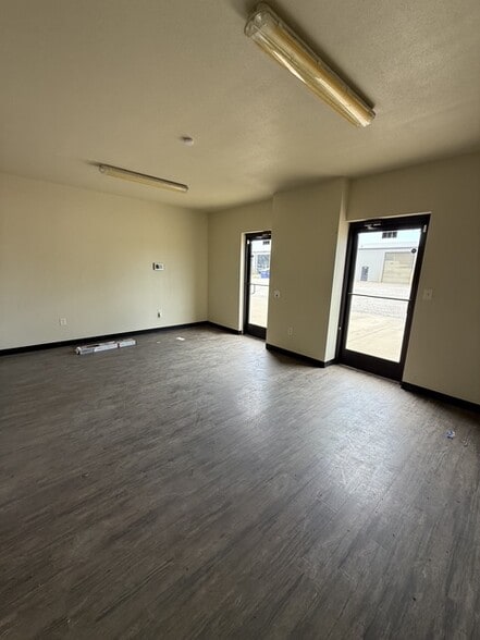 More Photos Of 5823 Acton Cir, Granbury Warehouse For Lease