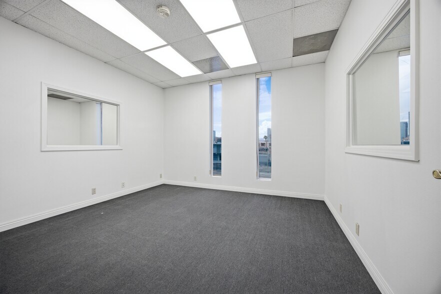 More Photos Of 844 E Sahara Ave, Las Vegas Loft Creative Space For Lease