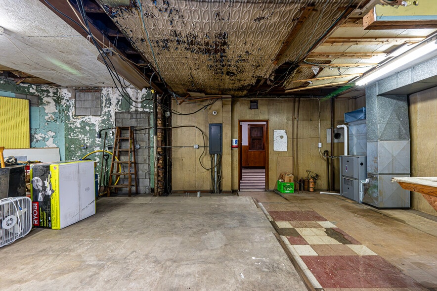 More Photos Of 537 S 5th St, Jeannette Freestanding For Sale