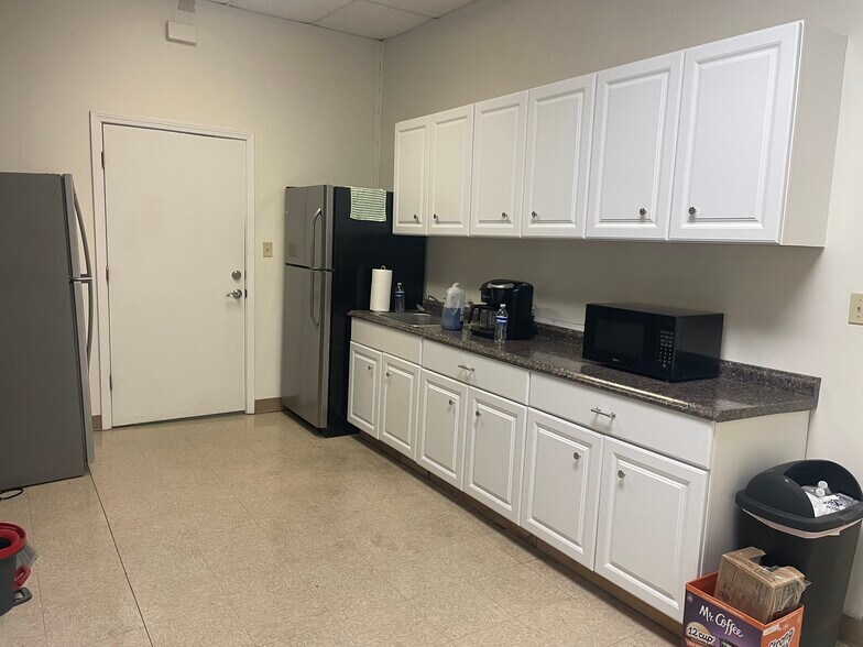 More Photos Of 750 Lakeside Dr, Mobile Light Distribution For Lease