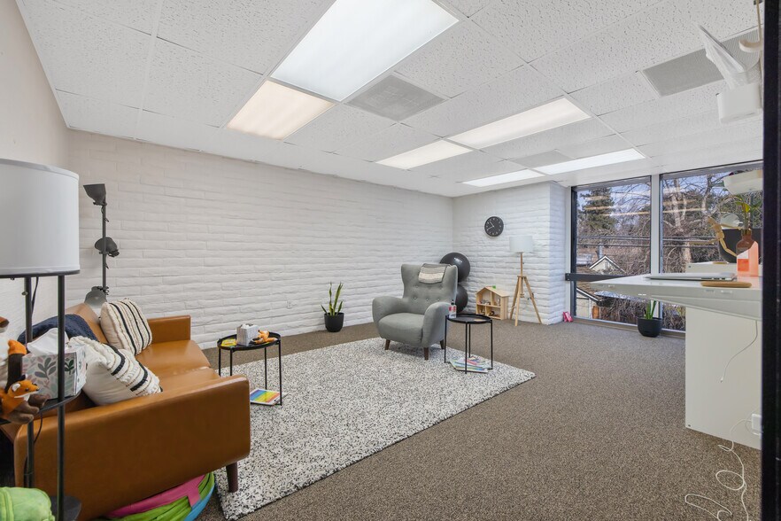 More Photos Of 1620 W Mineral King Ave, Visalia Office For Sale