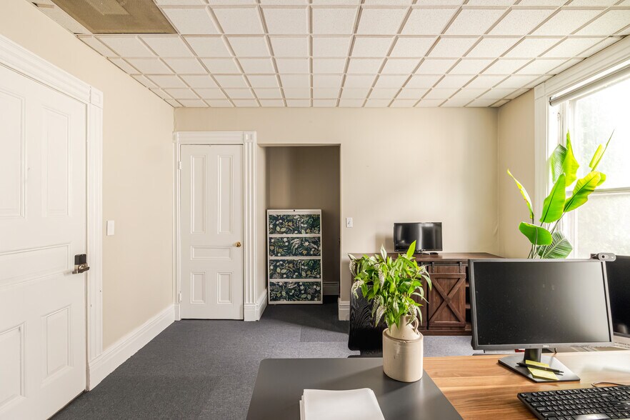 More Photos Of 437 E Allen St, Hudson Office For Sale
