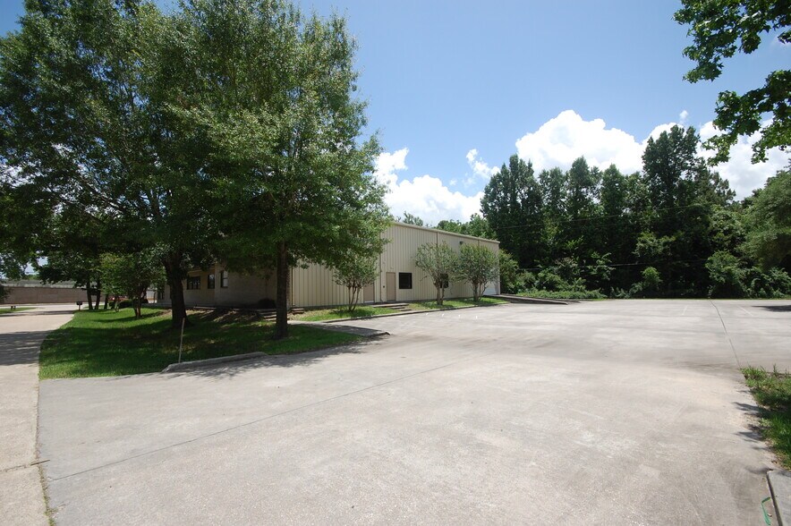 More Photos Of 21755 N I-45 Fwy, Spring Flex For Sale
