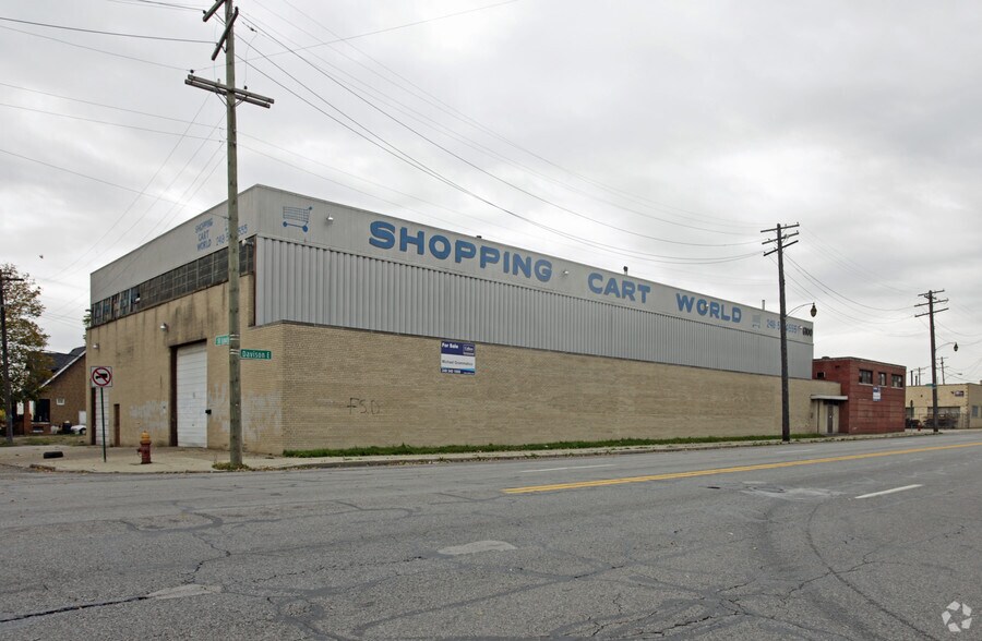 Primary Photo Of 6100 E Davison St, Hamtramck Warehouse For Sale