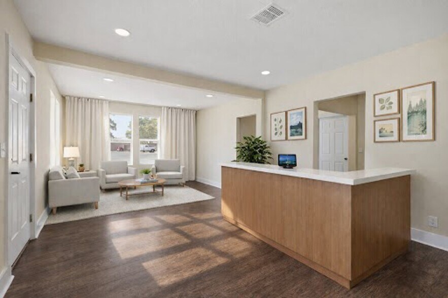 More Photos Of 1410 Fannin St, Columbus Office For Sale