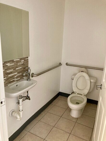 More Photos Of 5312 Elm St, Houston Office For Lease