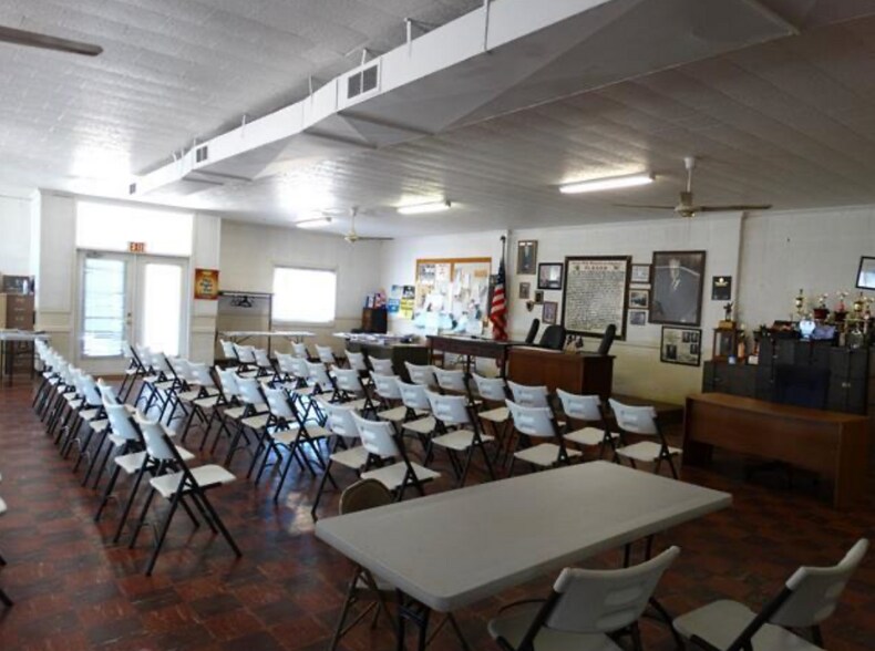 More Photos Of 320 S 3rd St, Boonville Office For Sale