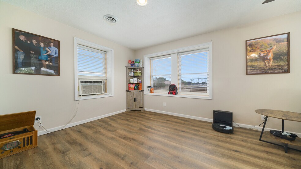 More Photos Of 110 E Dixon St, Polo Specialty For Sale