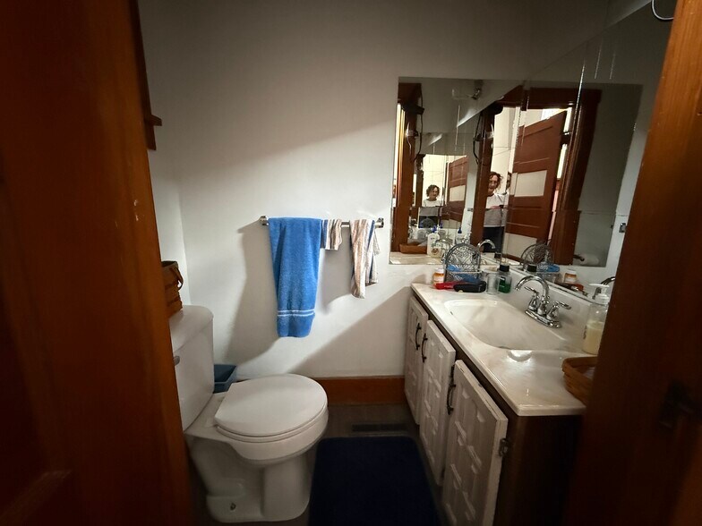 More Photos Of 218 Commercial Ave, Wallace Hotel For Sale