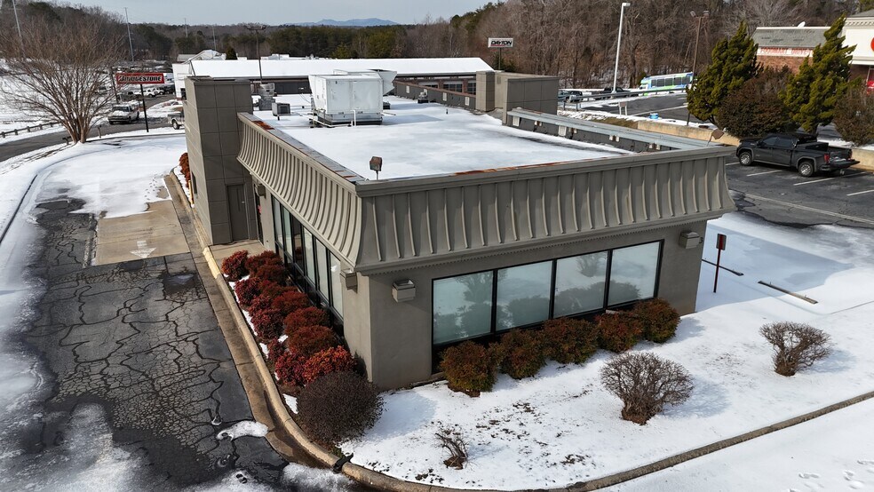 Primary Photo Of 713 Highway St, Madison Fast Food For Sale