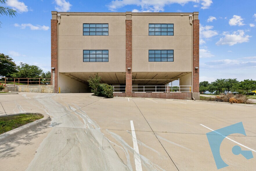 More Photos Of 840 Ranchview Dr, Irving Office For Sale