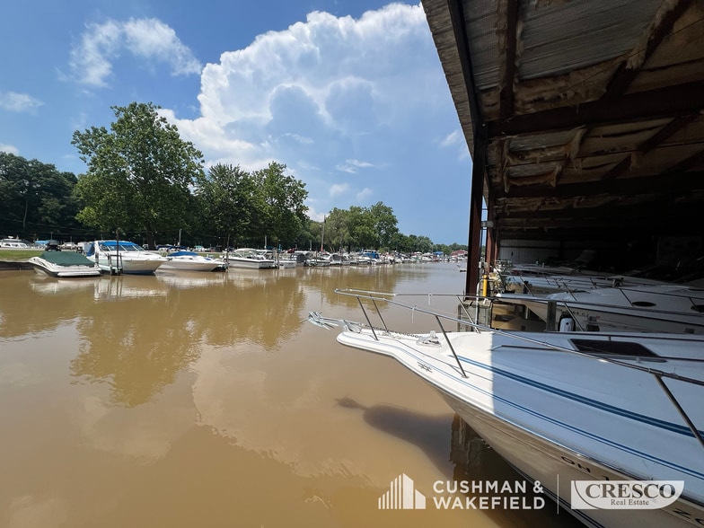 More Photos Of 921 W River Rd, Vermilion Marina For Sale