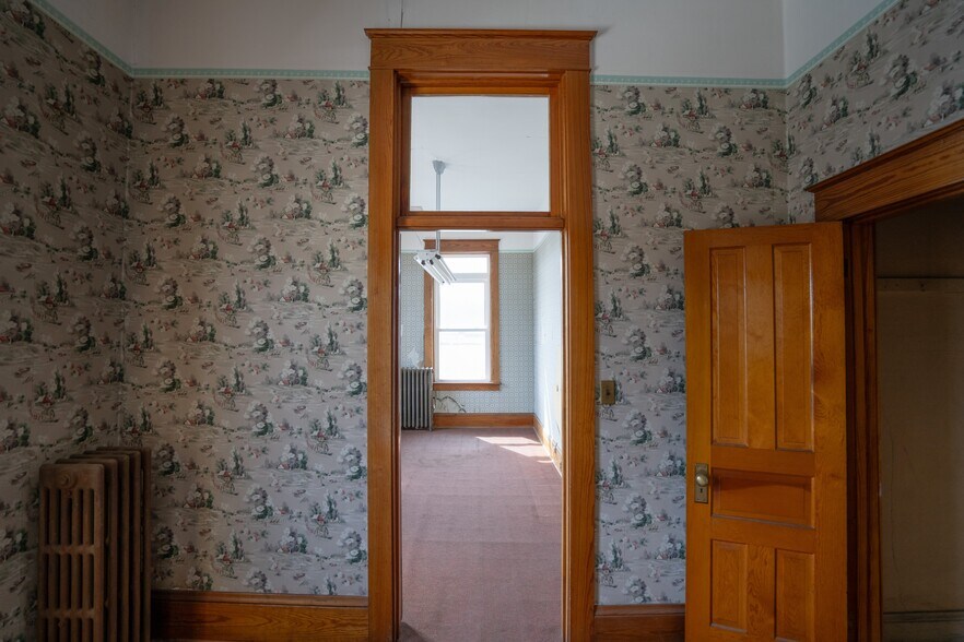 More Photos Of 433 Main St, Frankfort General Retail For Sale