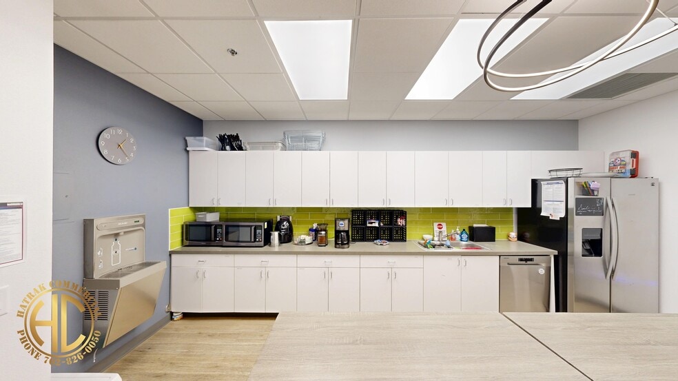 More Photos Of 295 Sunpac Ave, Henderson Warehouse For Sale