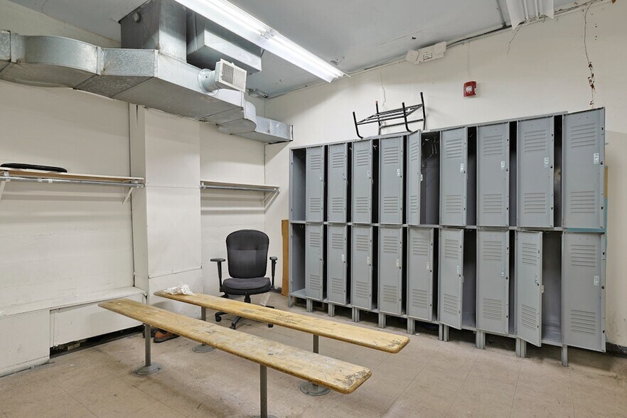 More Photos Of 1 Lawton St, Yonkers Manufacturing For Sale