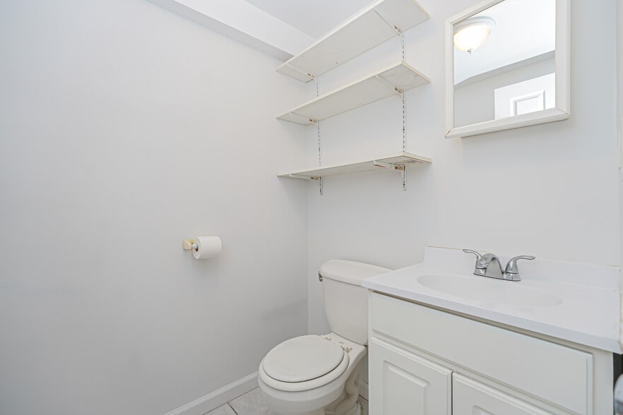 More Photos Of 339 Lincoln Ave, Staten Island Warehouse For Sale