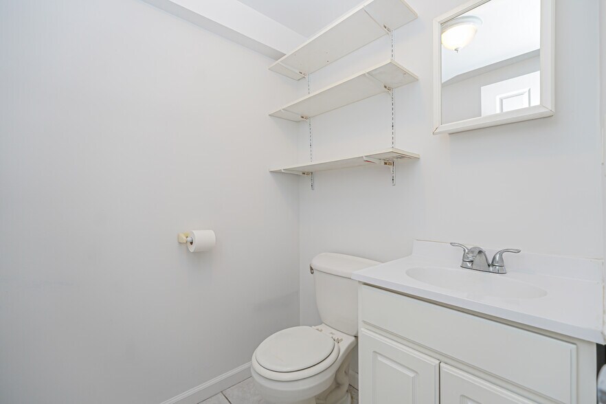 More Photos Of 339 Lincoln Ave, Staten Island Warehouse For Sale