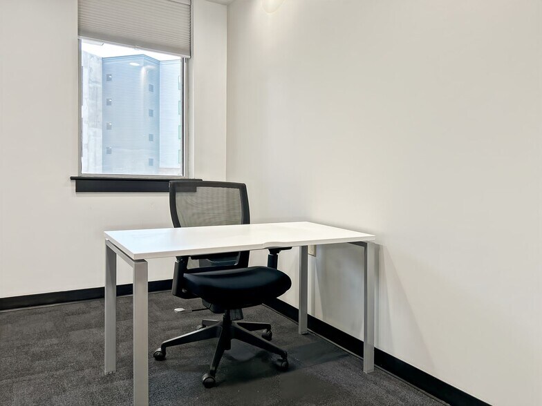 More Photos Of 2303 W Morehead St, Charlotte Coworking Space