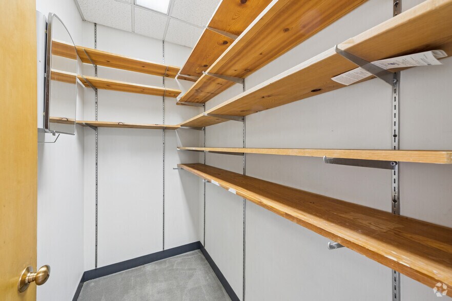 More Photos Of 111 N Wabash Ave, Chicago Office For Sale