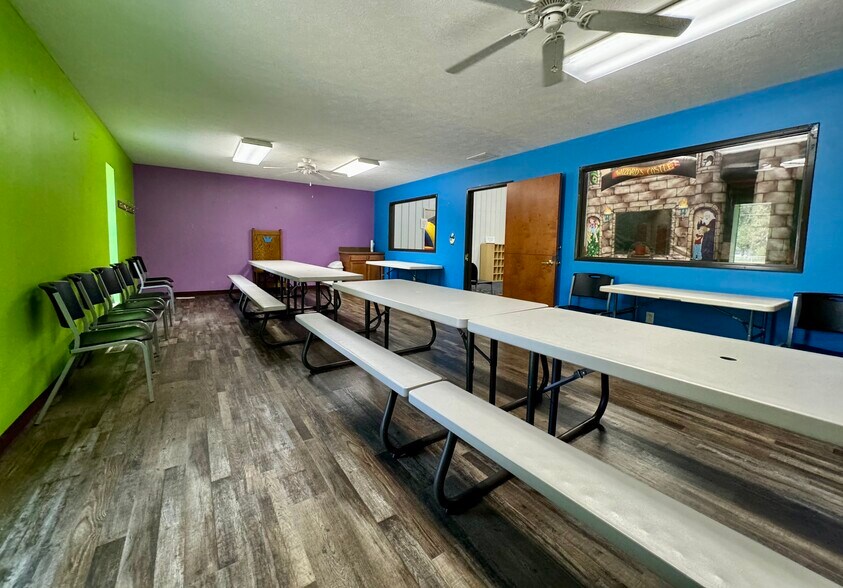 More Photos Of 2509 S 1st St, Terre Haute Showroom For Sale