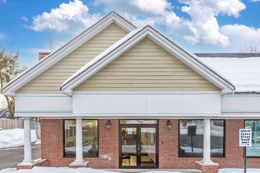 More Photos Of 885-889 Teaneck Rd, Teaneck Freestanding For Lease