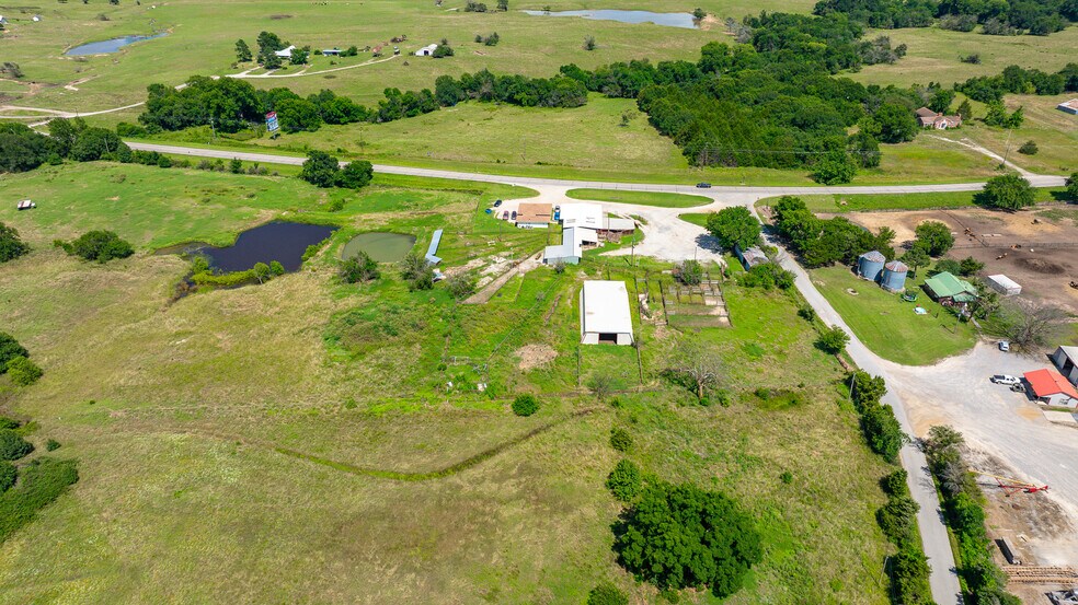 More Photos Of 1853 S Broadway St, Coalgate Flex For Sale