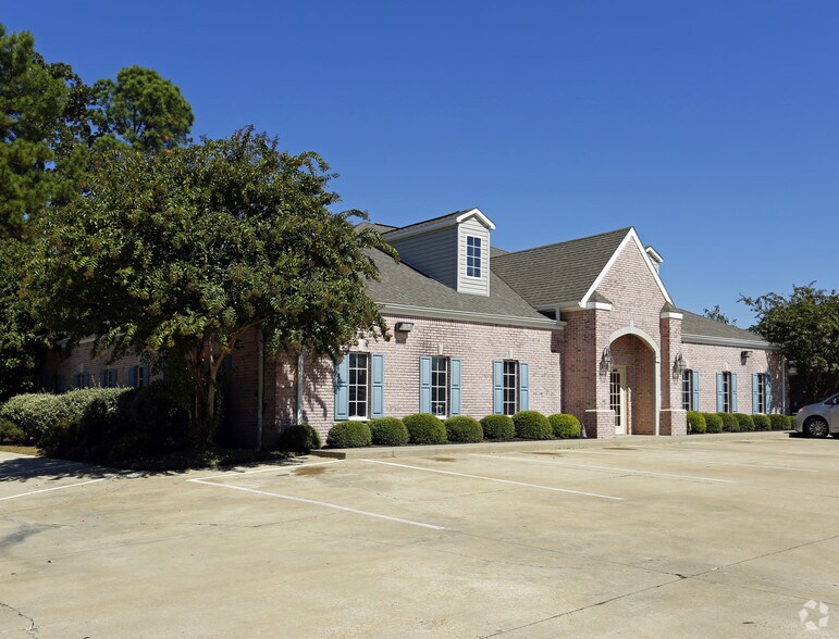 More Photos Of 404 Galleria Dr, Oxford Office For Lease