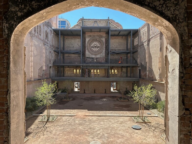 More Photos Of 302 W Monroe St, Phoenix Religious Facility For Lease