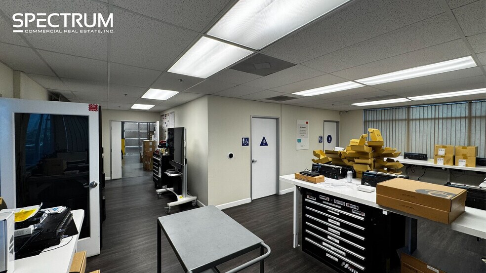 More Photos Of 28482-28486 Constellation Rd, Santa Clarita Warehouse For Sale