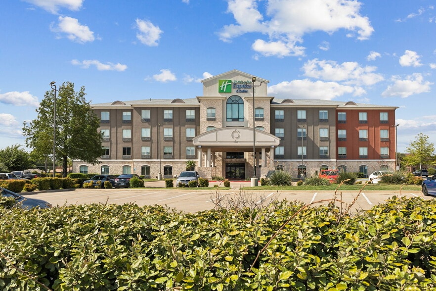 More Photos Of 8703 E R L Thornton Fwy, Dallas Hotel For Sale