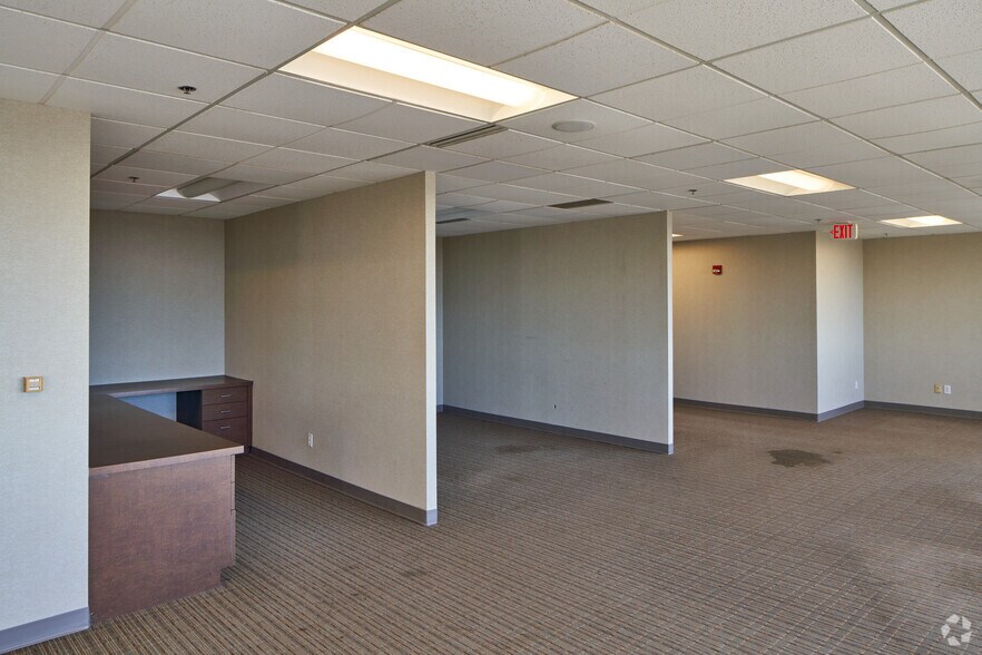 More Photos Of 888 W Big Beaver Rd, Troy Office For Lease