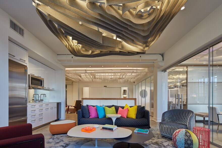 More Photos Of 521-527 W 7th St, Los Angeles Coworking Space