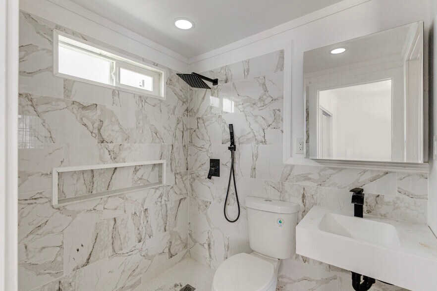 More Photos Of 605 N St Louis St, Los Angeles Apartments For Sale