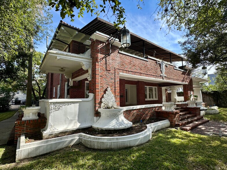 More Photos Of 4515 Yoakum Blvd, Houston Office For Sale