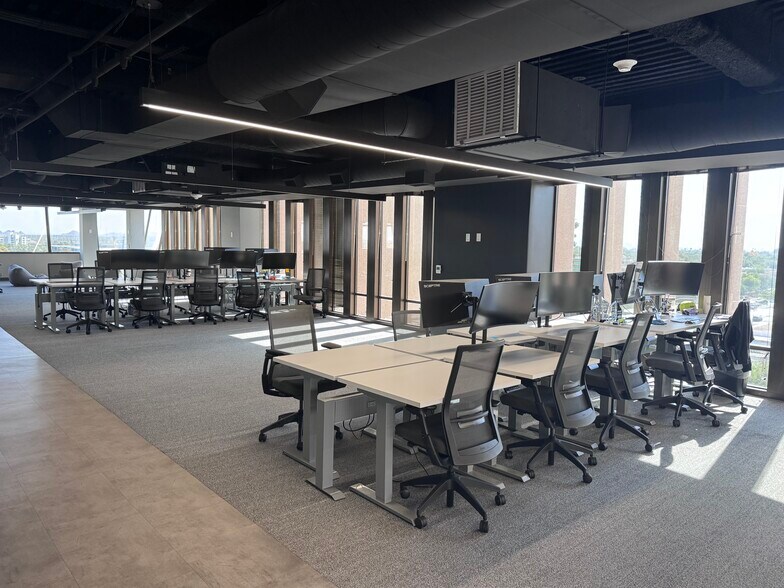 More Photos Of 6900 E Camelback Rd, Scottsdale Office For Lease