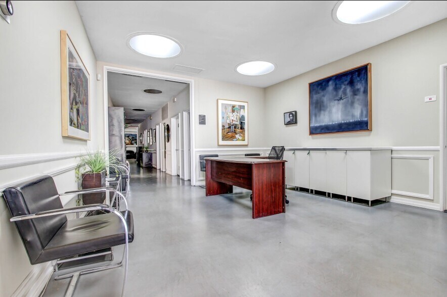 More Photos Of 114 Doheny Dr, Beverly Hills Office For Sale