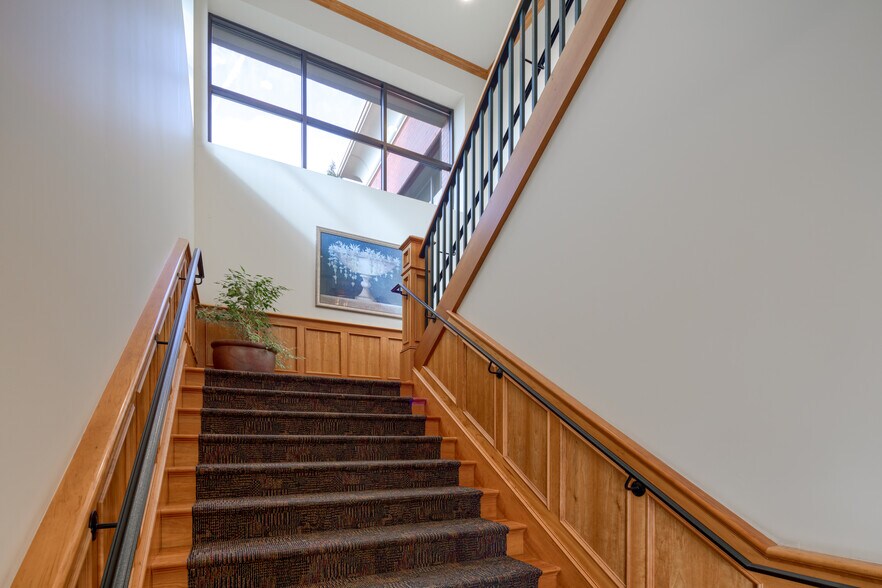 More Photos Of 16821 SE McGillivray Blvd, Vancouver Office For Sale