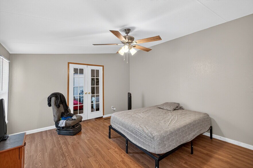 More Photos Of 11010 W Joan Dr, Odessa Warehouse For Lease