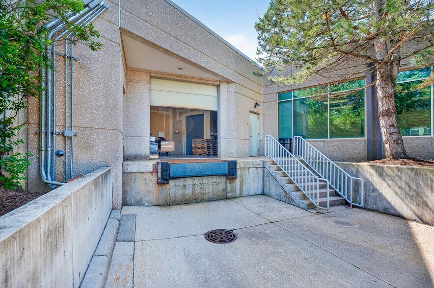 More Photos Of 2350 Ravine Way, Glenview Medical For Lease