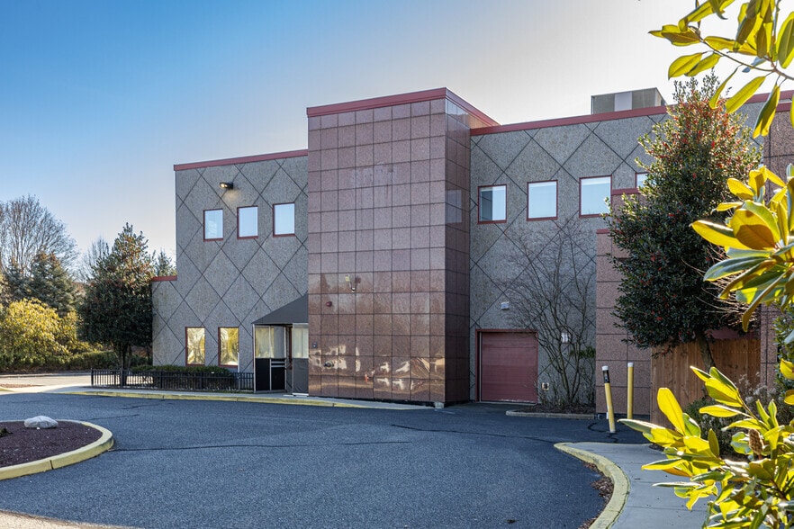 More Photos Of 197 Hance Ave, Tinton Falls Office For Sale