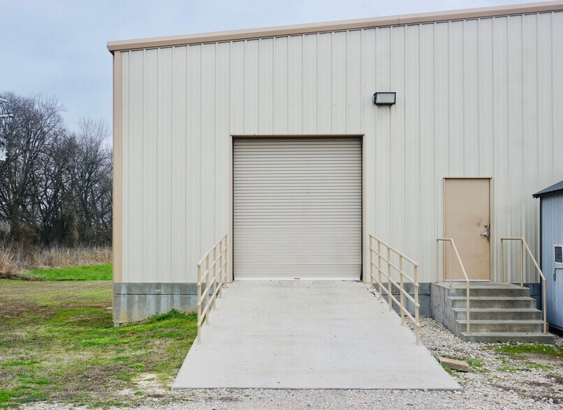 More Photos Of 342 Farm Road 2653 S, Brashear Industrial For Lease