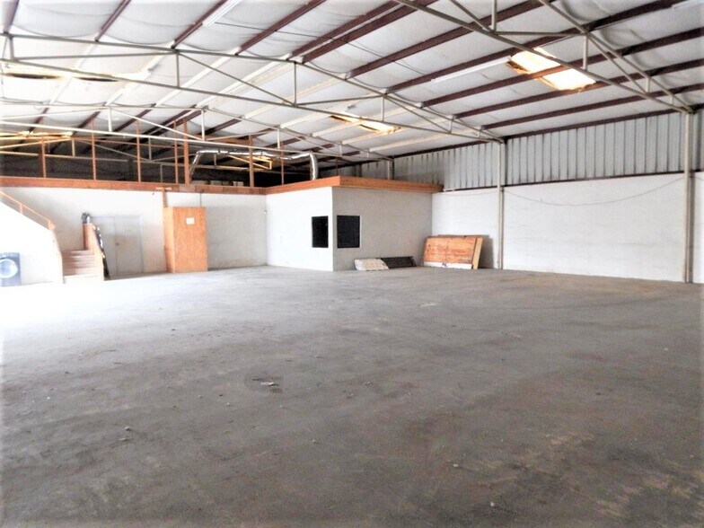 More Photos Of 3700 N Stewart Rd, Mission Warehouse For Lease