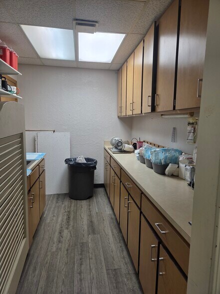 More Photos Of 8008 Menaul Blvd NE, Albuquerque Medical For Sale