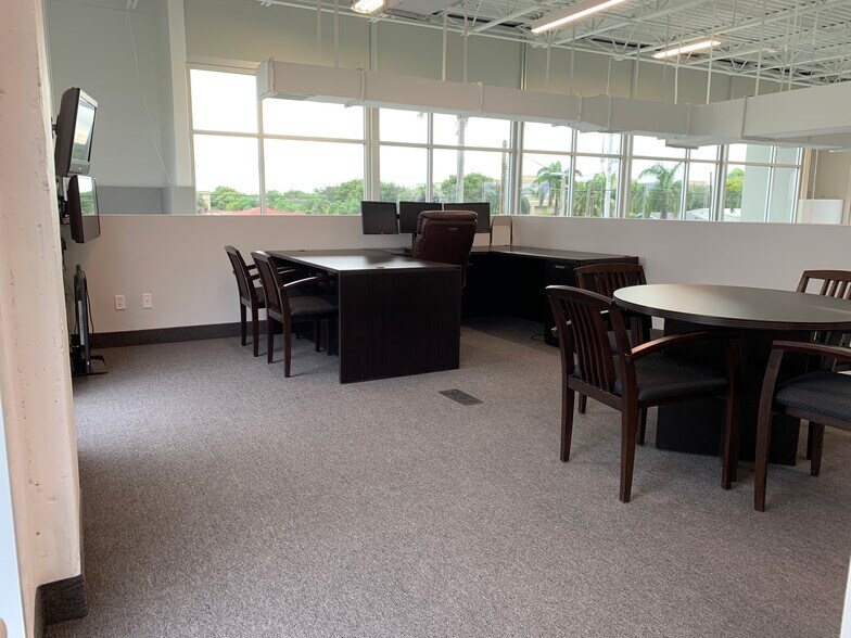 More Photos Of 1107 Wallace Dr, Delray Beach Showroom For Sale