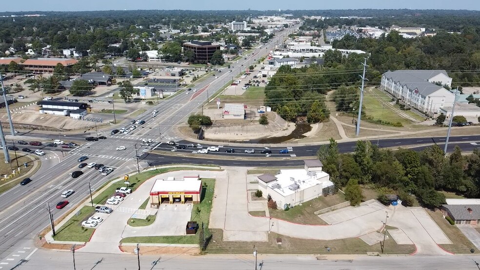 More Photos Of 109 E Grande Blvd, Tyler Restaurant For Lease